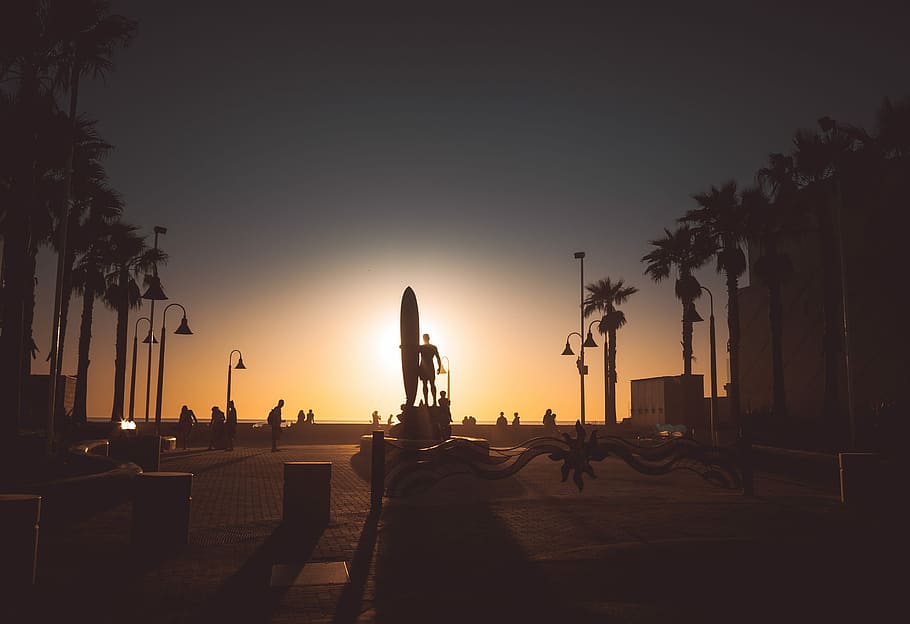 silhouette of statue, person holding surf board statue, surfer HD wallpaper