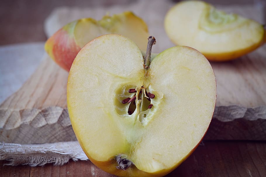 apple, bio apple, cut, cut in half, halved apples, cutting board, HD wallpaper