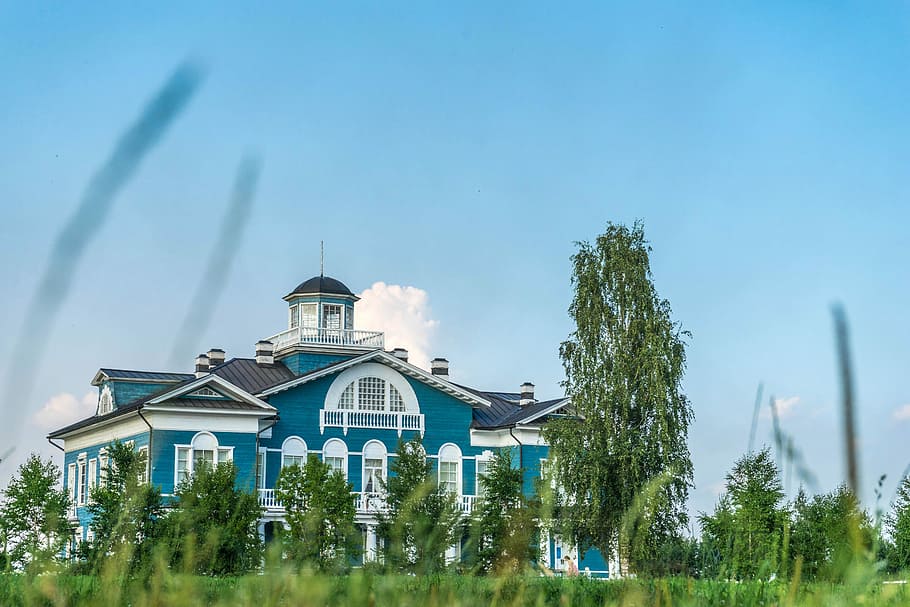 photo of white and blue house, low angle photo of blue and white house HD wallpaper