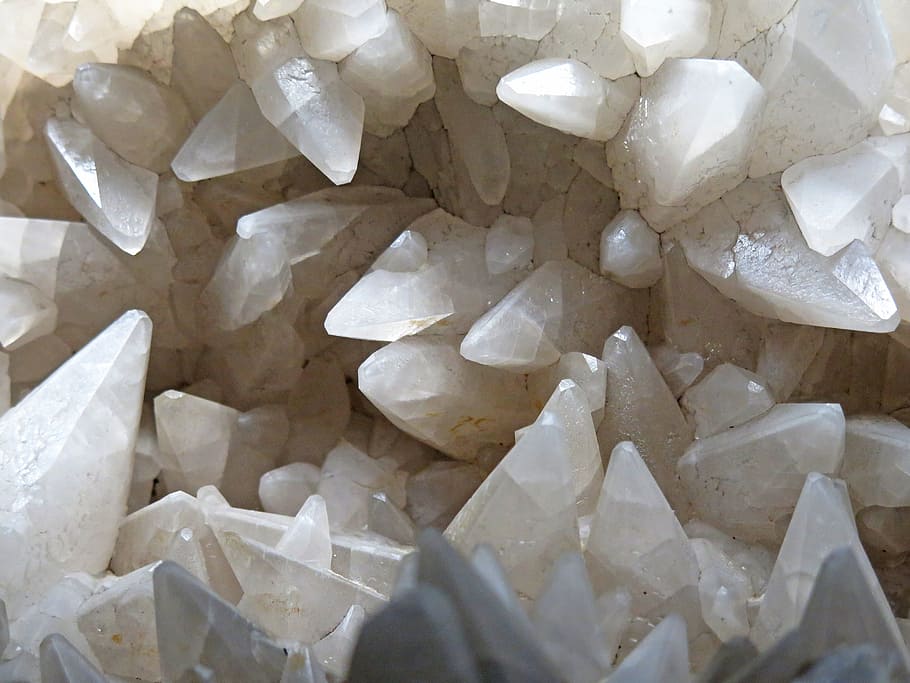 white stone fragments, gem, nature, mineral, decoration, gem buyer