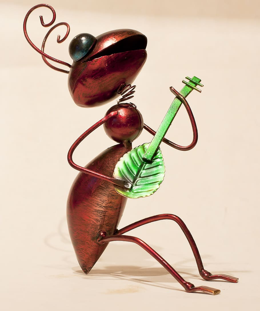ant playing leaf guitar figurine, artwork, iron, decoration HD wallpaper