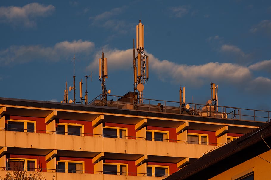 antenna on top of building, facade, masts, telecommunications, HD wallpaper