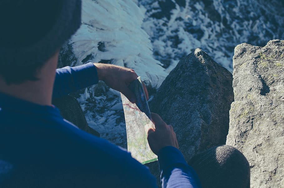 person holding map, man sitting on cliff, mountain, climb, climbing HD wallpaper