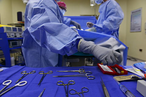 doctors wearing gown inside room operation, surgery, instruments HD wallpaper