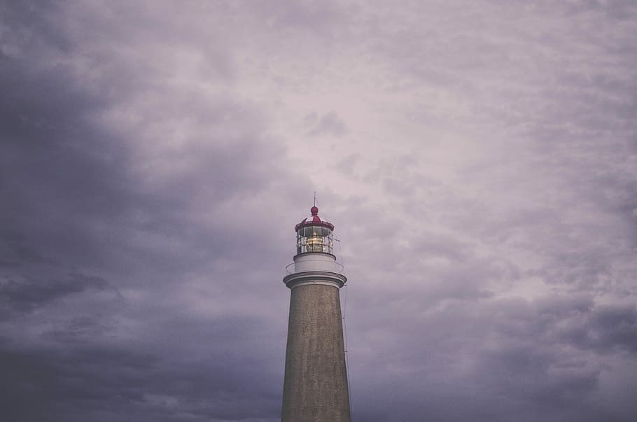brown lighthouse under cloudy daytime, gray concrete lighthouse under white cloudy sky HD wallpaper
