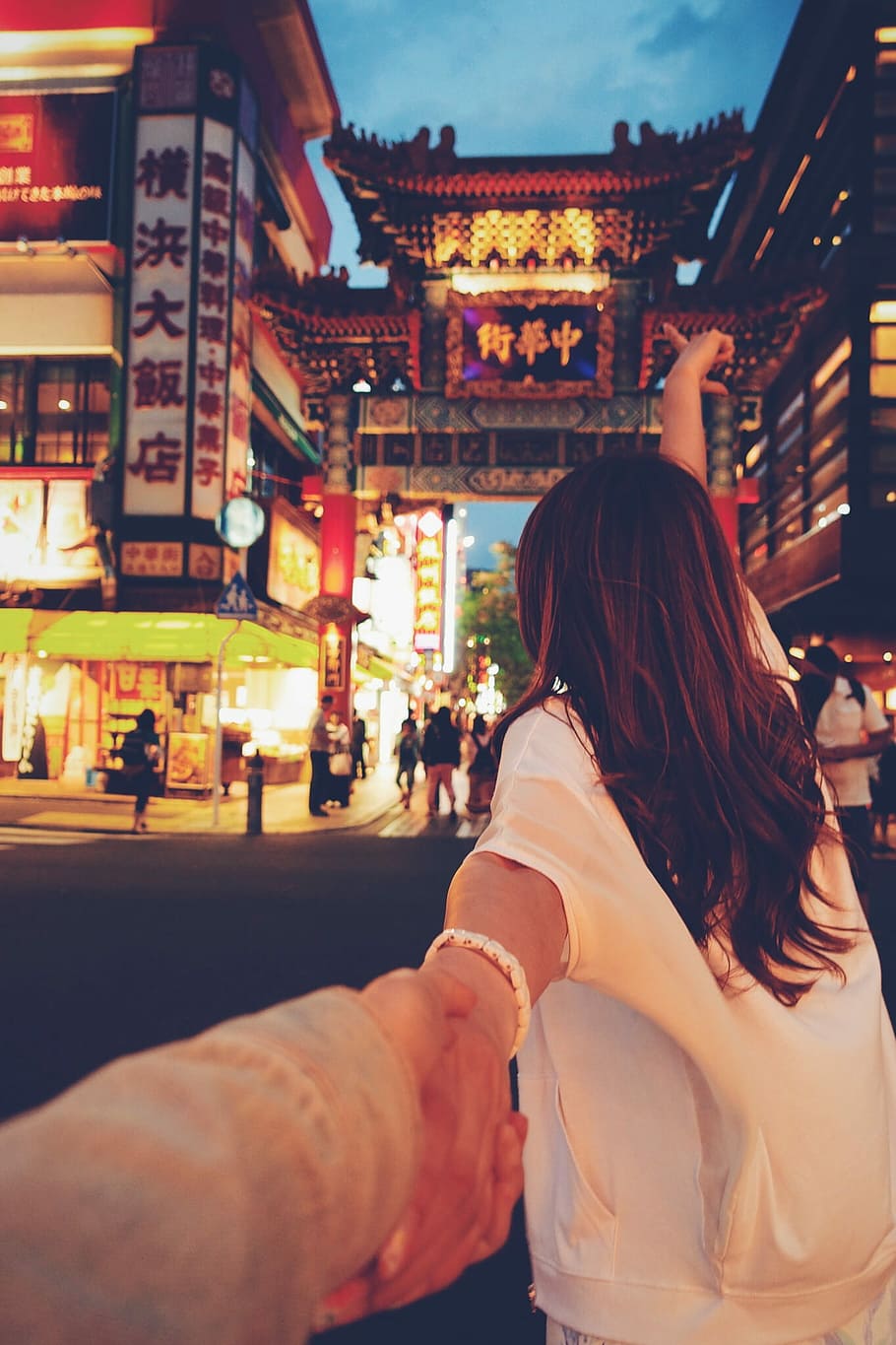 night, people, women, city Life, urban Scene, travel, tourist HD wallpaper