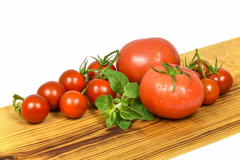 red tomatoes on wooden surface, cocktail, raspberry, fresh HD wallpaper