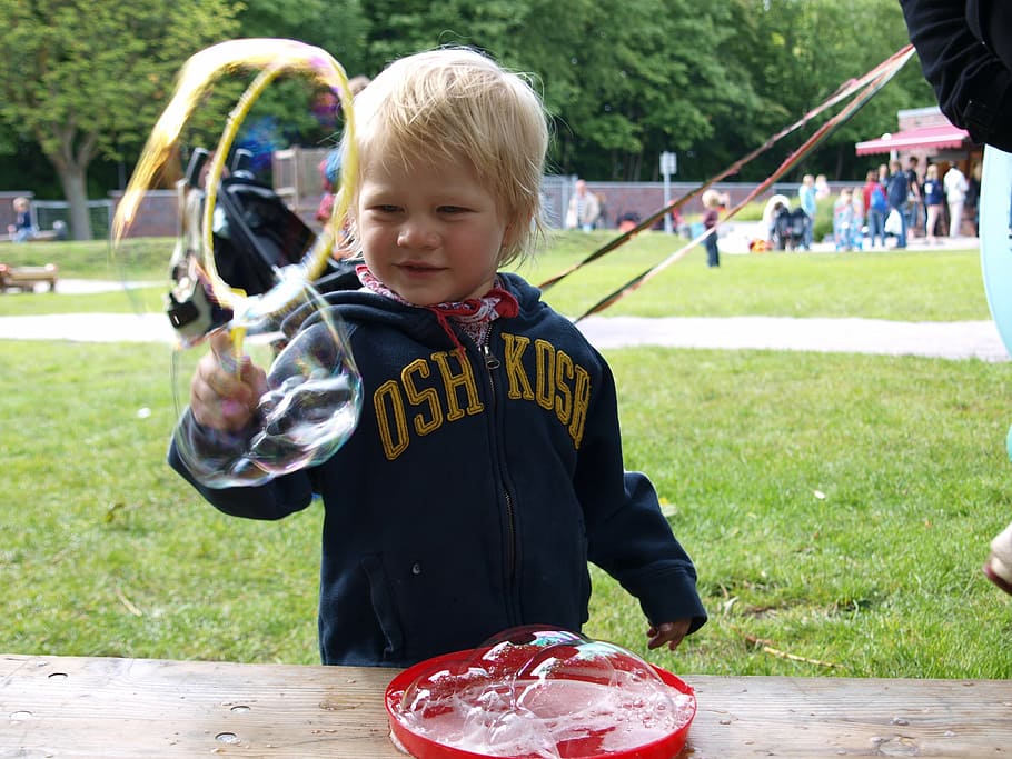 children, soap bubbles, play outside, make soap bubbles, children's HD wallpaper