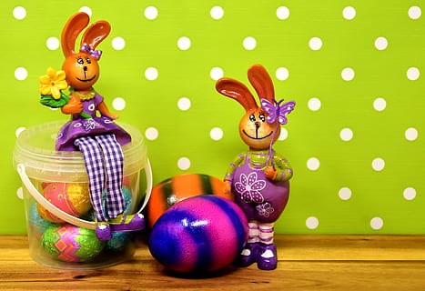 easter rabbit figurine beside polka-dot wall, easter bunny HD wallpaper