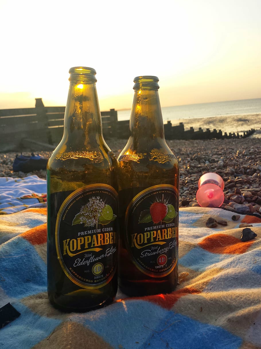 bottle, beach, beer, picnic, sunset, cider, drink, container HD wallpaper
