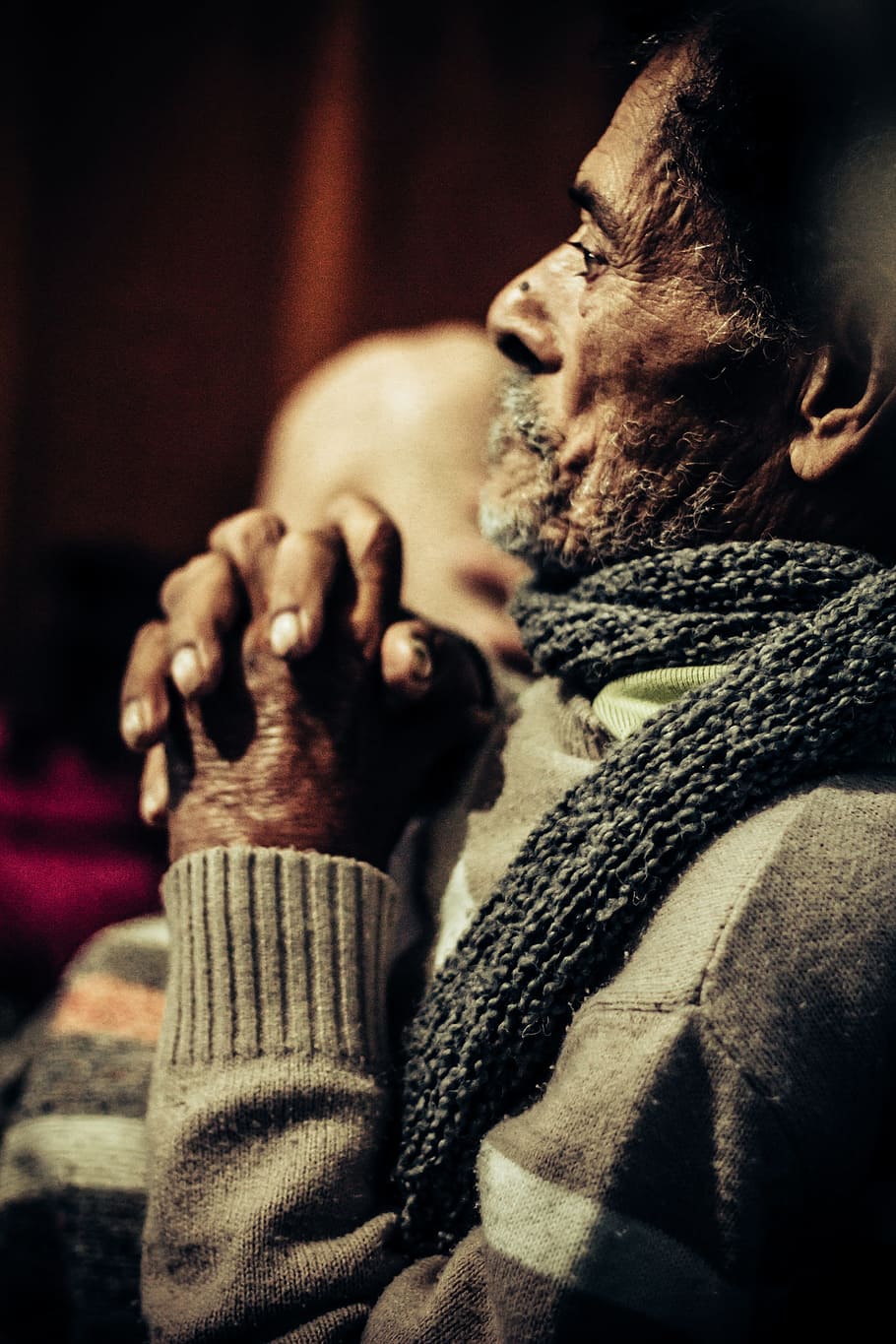 shallow focus photography of man praying, elderly, mr, scarf, HD wallpaper