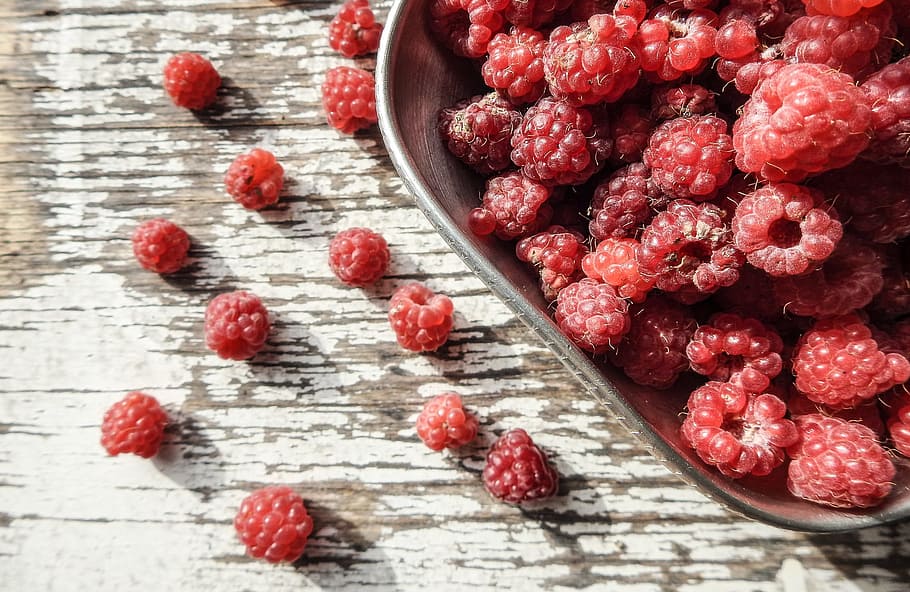 raspberries, fruit, red, berry, pot, wooden, sunlight, plant HD wallpaper
