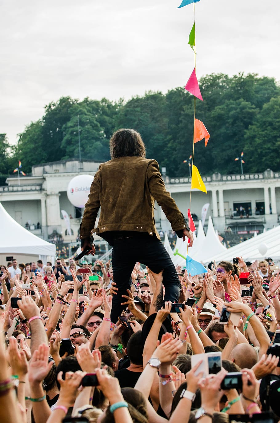 people, flags, trees, crowd, audience, concert, microphone, music HD wallpaper