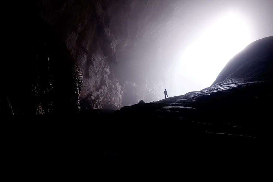 man standing inside tunnel, silhouette, cave, nature, underground HD wallpaper