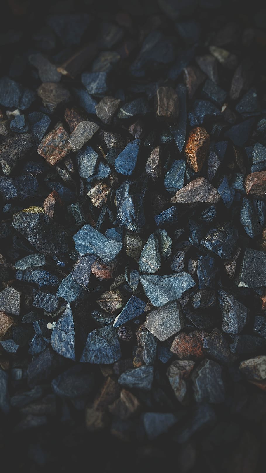 shallow focus photography of gravels, photo of black and brown stones HD wallpaper