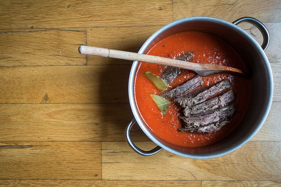 Tender beef with tomato sauce, czech, meat, food, meal, dinner HD wallpaper