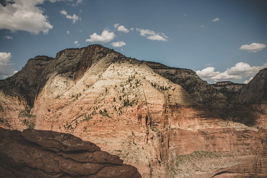 landscape photography of mountain, brown and gray mountain scenery during daytime HD wallpaper