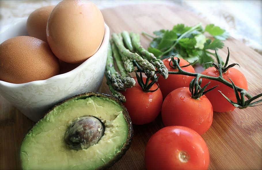 fresh eggs and tomatoes, avocado, lunch, appetizer, breakfast HD wallpaper