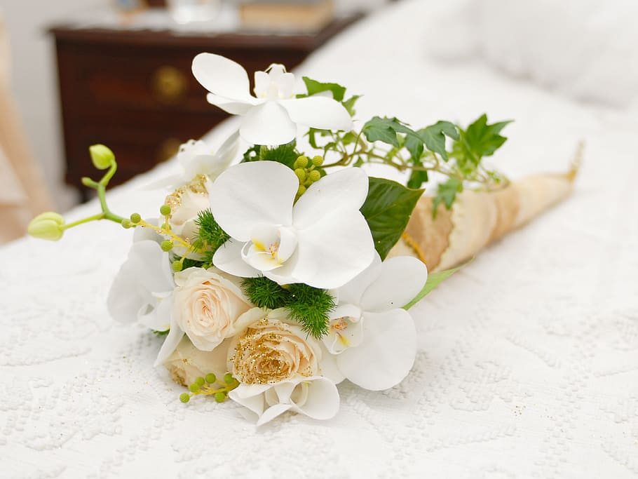 white and green flower bouquet on white bed, Wedding, Flowers HD wallpaper