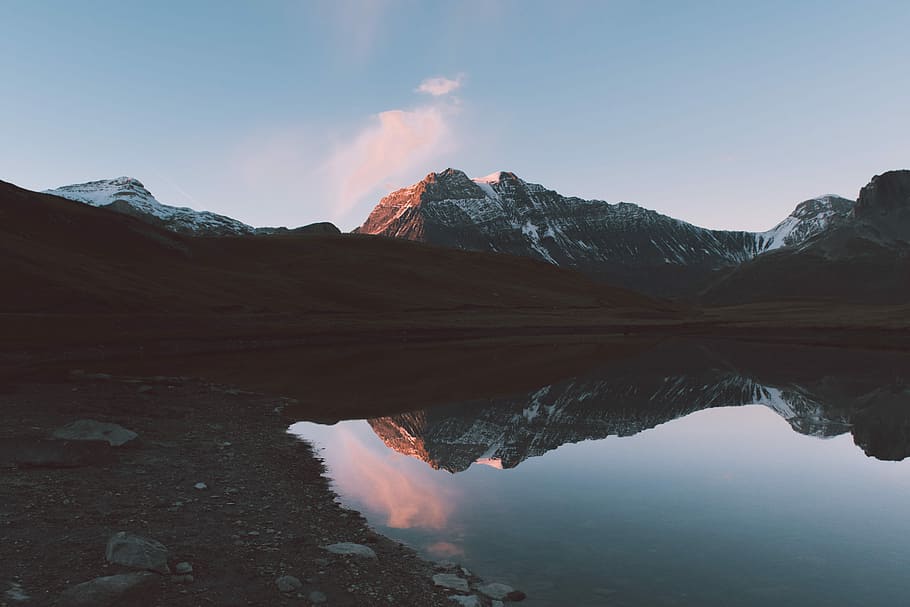 landscape photo of lake near gray mountains during daytime, lake and mountain during daytime, HD wallpaper