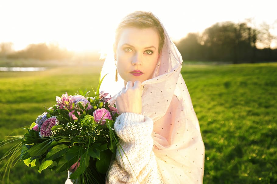 woman wearing pink veil holding pink flower bouquet, woman in white dress holding flowers HD wallpaper