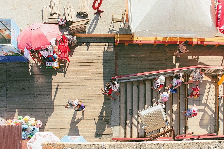 people, crowd, floor, stair, umbrella, vendor, sunny, shadow HD wallpaper