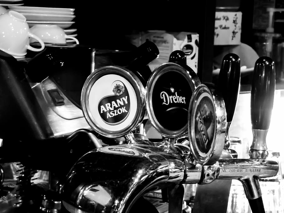 bar, pub, beer, team, at night, desk, beer tap, drink, text HD wallpaper