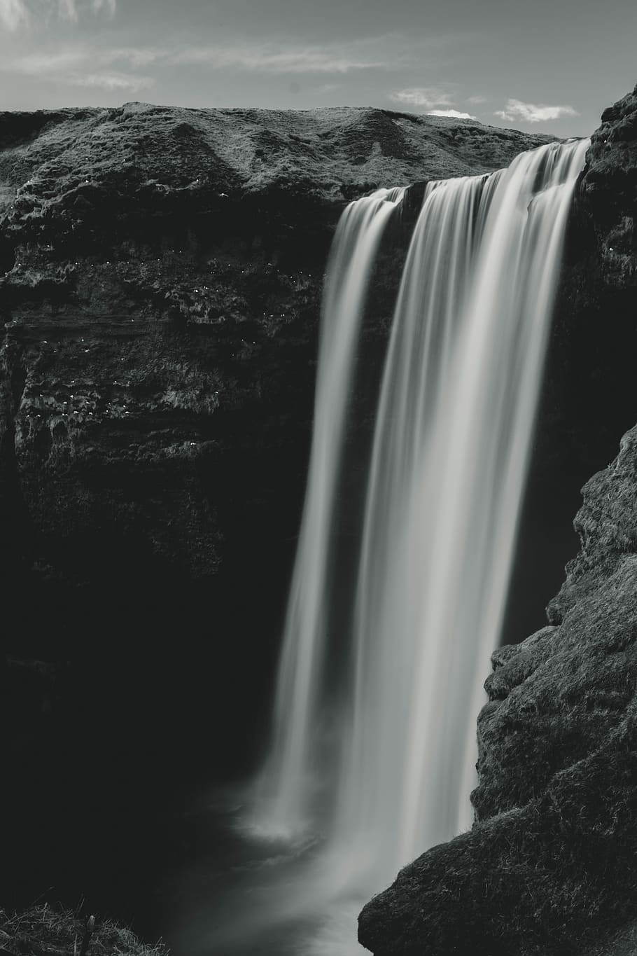 waterfalls on mountains, grayscale of Skogafoss waterfalls, Iceland HD wallpaper