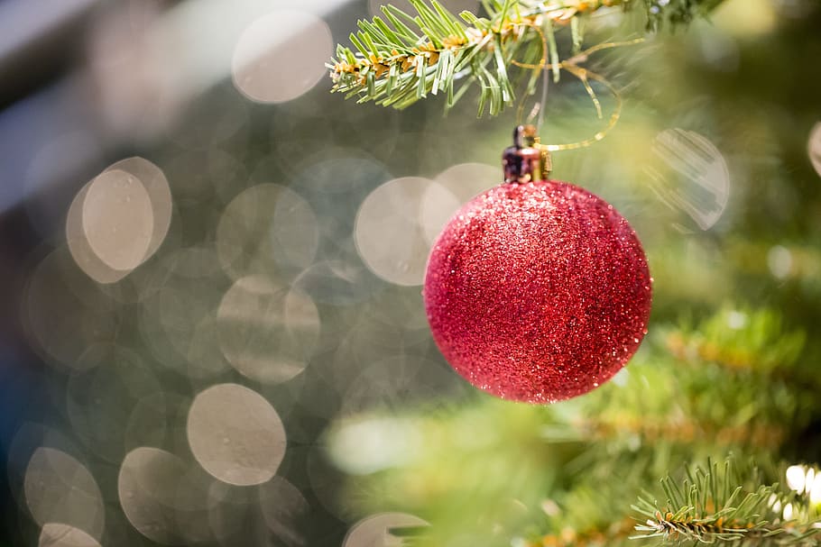 selective focus bokeh photography of hanging red bauble, christmas