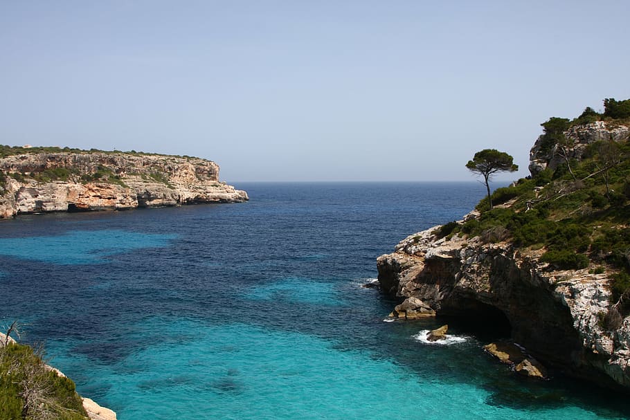 seashore near rocky mountain, mallorca, booked, blue, water HD wallpaper