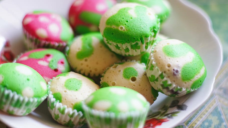 closeup photo of bunch of muffins on plate, baking, blur, close-up HD wallpaper