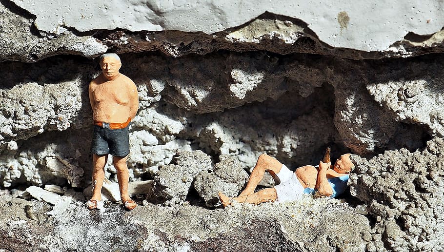 two figure on rocks, miniature, miniature figures, art, creativity HD wallpaper