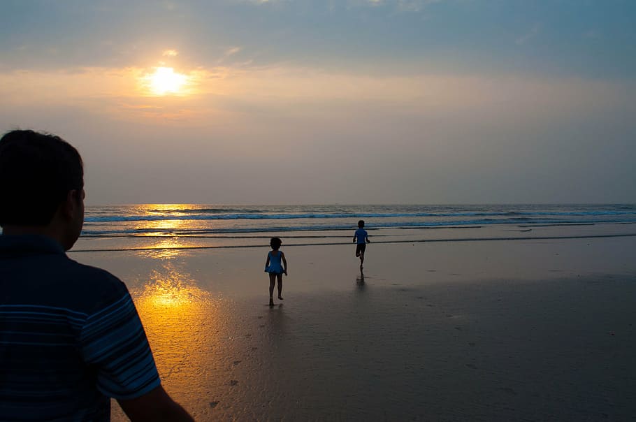 kids, happy, beach, india, sky, sea, water, sunset, horizon over water HD wallpaper