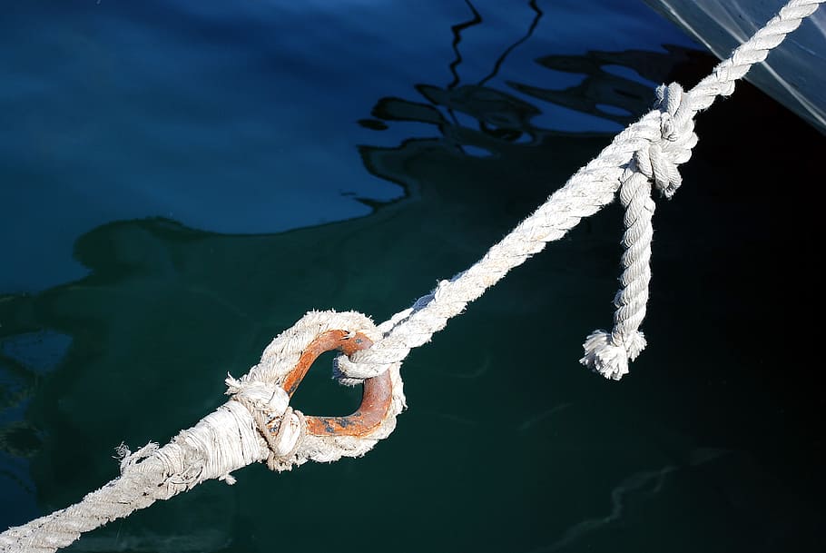 close-up photography of gray rope, sea, barcelona, port, haven