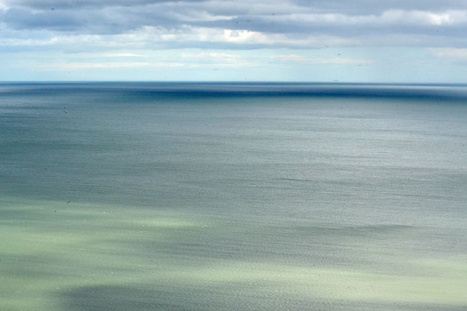 ocean under cloudy sky during daytime, water, calm, sea, peaceful HD wallpaper