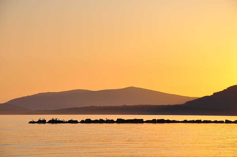 silhouette of mountain during golden hour photo, silhouette photo of mountain HD wallpaper