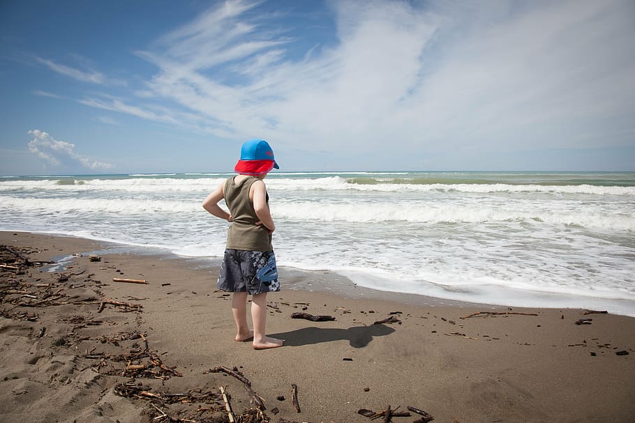 boy standing in front of seawater, beach, loneliness, thinking HD wallpaper