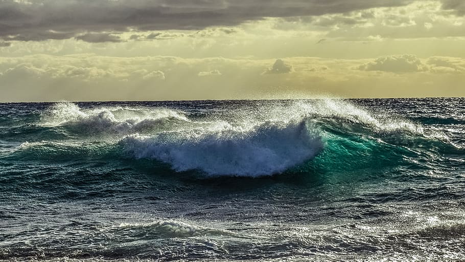 photography of ocean waves, spectacular, smashing, sky, clouds HD wallpaper
