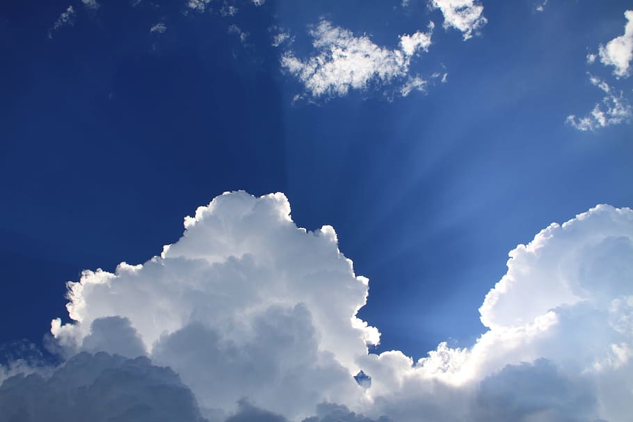 sunlight piercing through white clouds during daytime, sunbeams HD wallpaper