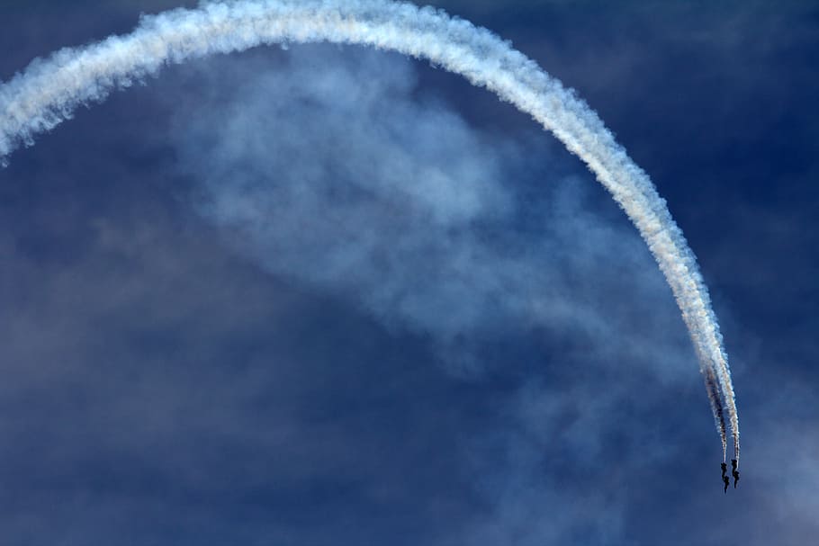 two jet fighters doing maneuver during daytime, white smoke, jet plane HD wallpaper