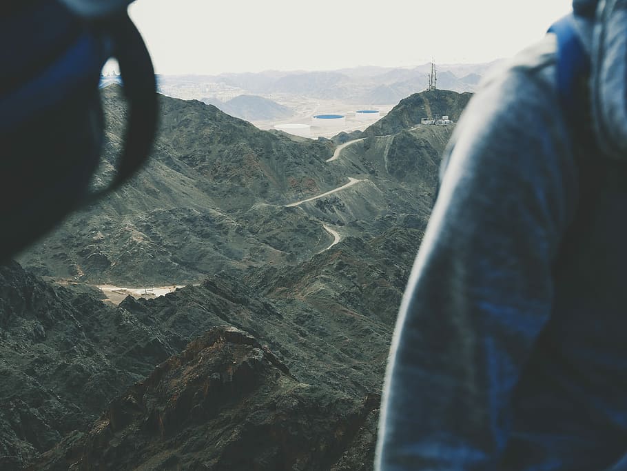 people watching road and mountain at daytime, selective focus photo of river in between of mountains HD wallpaper