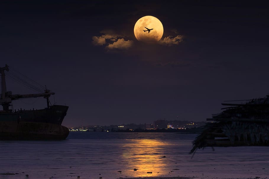 airplane near full moon, water, sea, evening, night, silhouetted HD wallpaper