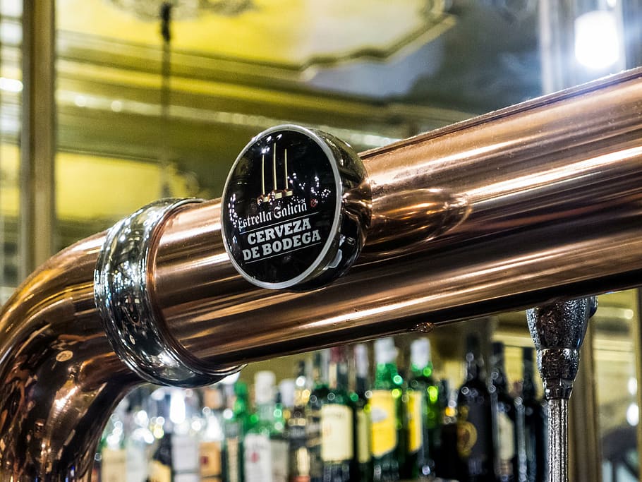 pipe, beer, bar, bottles, madrid, cane, close-up, focus on foreground HD wallpaper