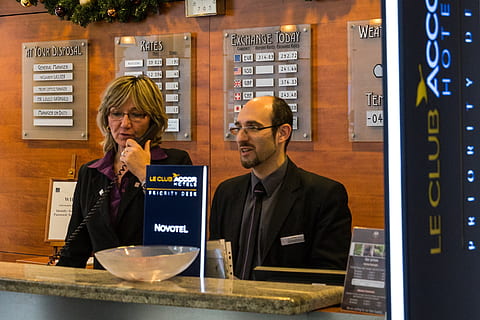 man and woman standing in front of LE Club front desk, reception HD wallpaper