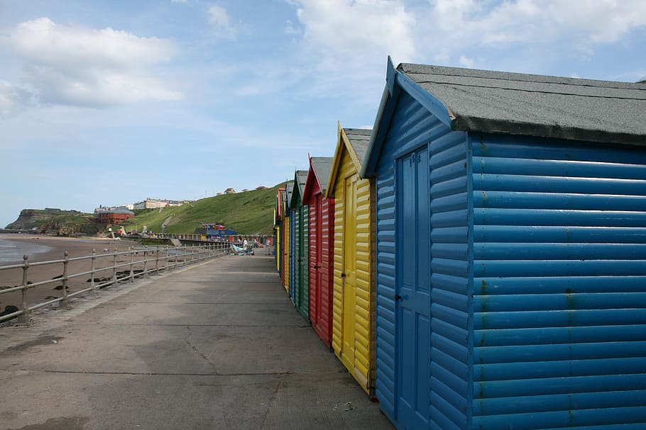 whitby, beach, beach huts, yorkshire, summer, seaside, coast HD wallpaper