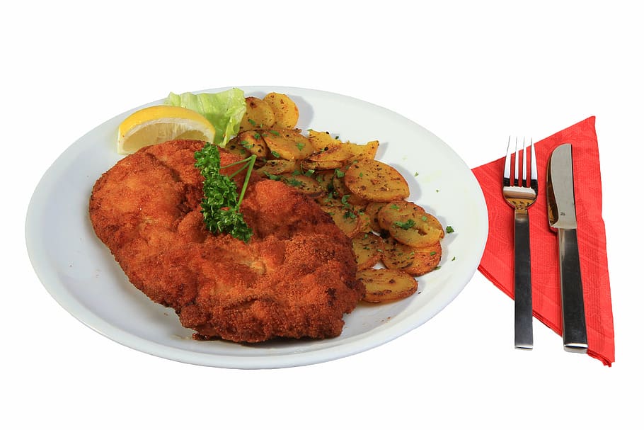 fried meat in plate with knife and fork, schnitzel, breaded HD wallpaper