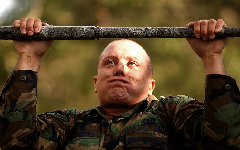 person doing pullup, soldier, obstacle, course, military, male, HD wallpaper