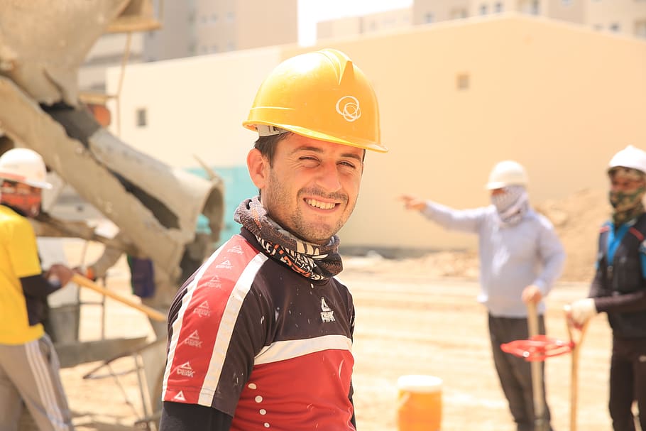 construction, worker, construction worker, smiling, helmet HD wallpaper
