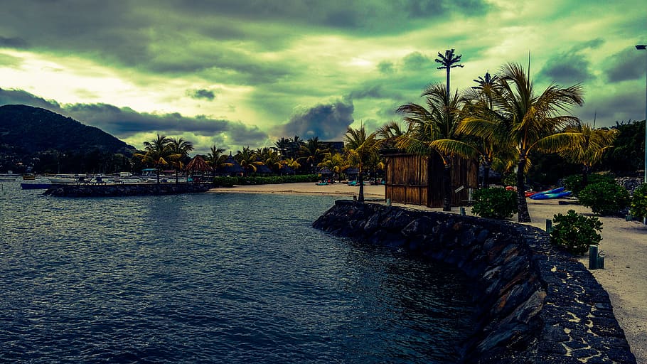 Scenic View of the Beach, beach hut, cloud formation, clouds HD wallpaper