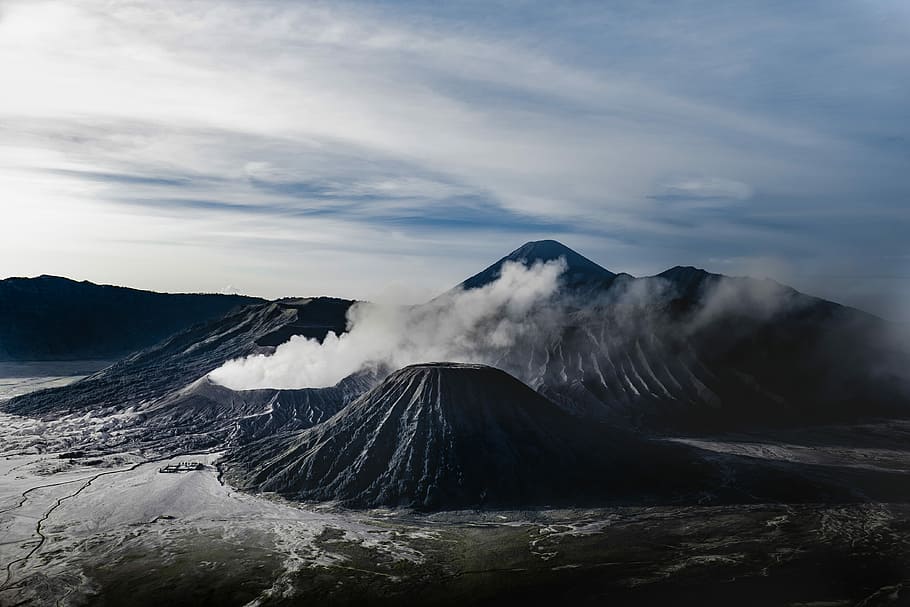 aerial photo of active volcano, landscape photography of volcano HD wallpaper